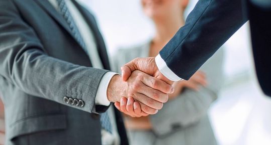 Um nach einer Verkaufspräsentation nicht mit leeren Händen zu gehen, können Vertriebler auf verschiedene Strategien zurückgreifen. Um nach einer Verkaufspräsentation nicht mit leeren Händen zu gehen, können Vertriebler auf verschiedene Strategien zurückgreifen.