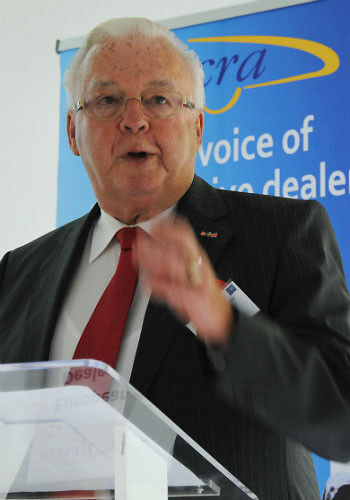 Führte durch das Programm des 4. European Car Dealer’s Day: ECD-Vorsitzender Jaap Timmer. (Foto: Baeuchle)