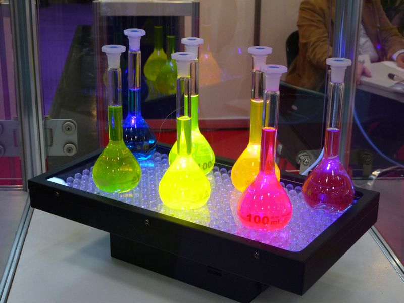 Impressionen von der diesjährigen Analytica, Halle A3 Biotechnologie/Life Sciences/Diagonistika sowie der Sonderschau zum Thema Arbeitsschutz. Fluoreszierend Gel am Stand von Cyanagen.    Weitere aktuelle Bilder und Nachrichten finden Sie auf unserer Landingpage zur Analytica, in unserem Visitorguide zur Messe oder in den kommenden Tage auch auf der Bildergalerie-Übersichtsseite . (Bild: Back/LABORPRAXIS)