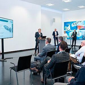 The first day of the WFL Technology Meeting started with a press conference. Norbert Jungreithmayr (CEO), Günther Mayr (Managing Director Sales, Technologies and Services), Reinhard Koll (Head of Application Technology) and Jürgen Schmid (Design Tech) provided information on new machines and technology innovations. The first day of the WFL Technology Meeting started with a press conference. Norbert Jungreithmayr (CEO), Günther Mayr (Managing Director Sales, Technologies and Services), Reinhard Koll (Head of Application Technology) and Jürgen Schmid (Design Tech) provided information on new machines and technology innovations.