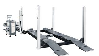 Werkstätten können ohne zeitgemäße Werkstattausstattung an aktuellen und kommenden Fahrzeuggenerationen keinen qualifizierten Fahrwerksservice anbieten. (Bosch)