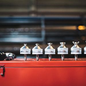 Schnell wechselbare Aushalsköpfe minimieren die Rüstzeiten.(Bild:  Tuukka Kiviranta/T-Drill)