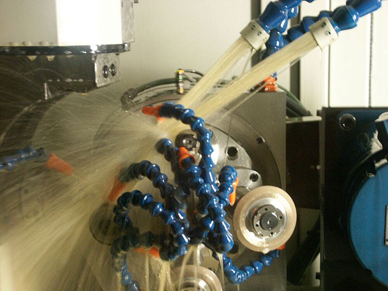 Vomat KSS microfiltration technology contributes to more efficient and resource-saving processes, for example in tool grinding. Sustainability thus becomes a real productivity reserve. (Source: Vomat)