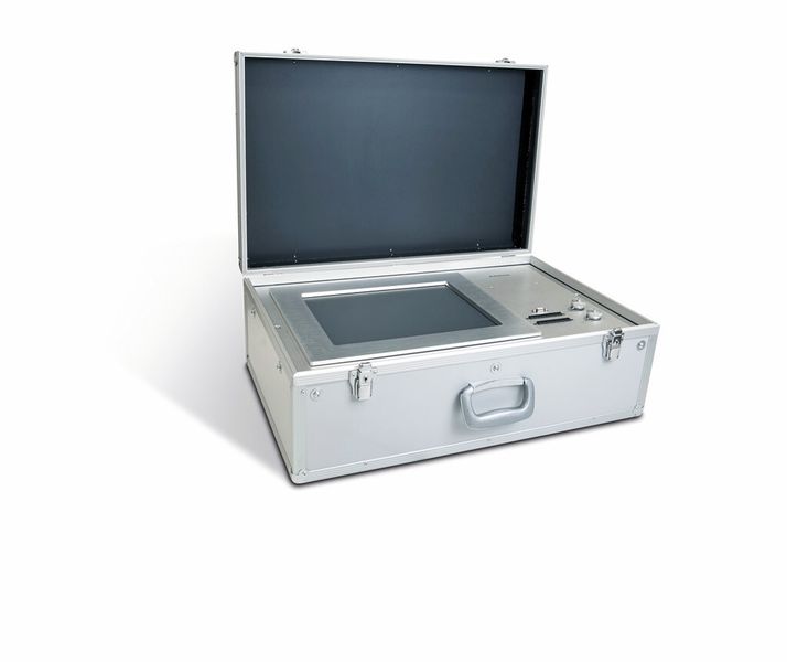 Bild 2: Das Gerät kommt im stabilen Koffer, visualisiert die Daten und protokolliert sie in Exceltabellen oder als Bilddateien. (Bild: Matthias Abels)