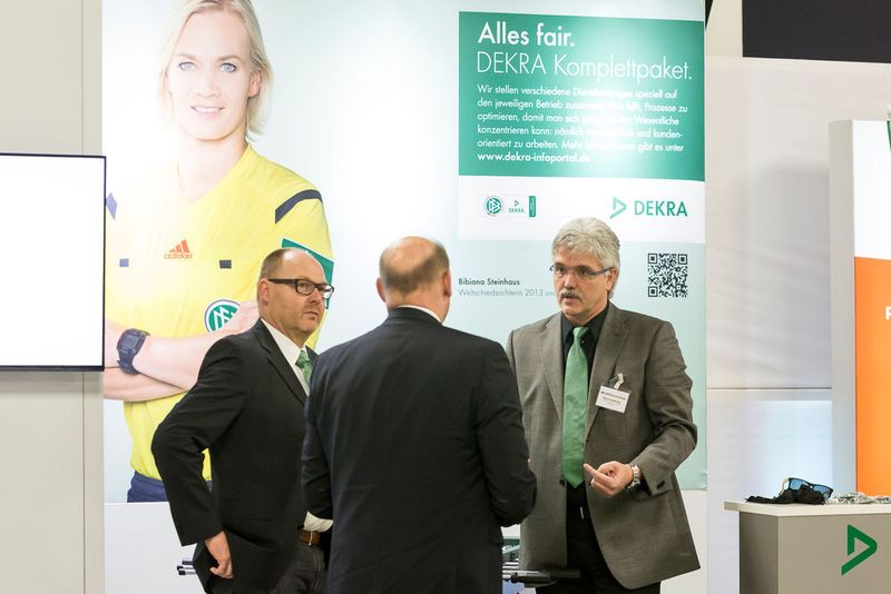 Das „Dekra-Serviceportal“ (DSP) stand im Fokus des Dekra-Stands. Es gibt den Anwendern eine Übersicht darüber, welche Prüfungen, Gutachten, Bewertungen und Termine im Betrieb anstehen. Das DSP ist eine ortsunabhängige EDV-Lösung. (Stefan Bausewein)