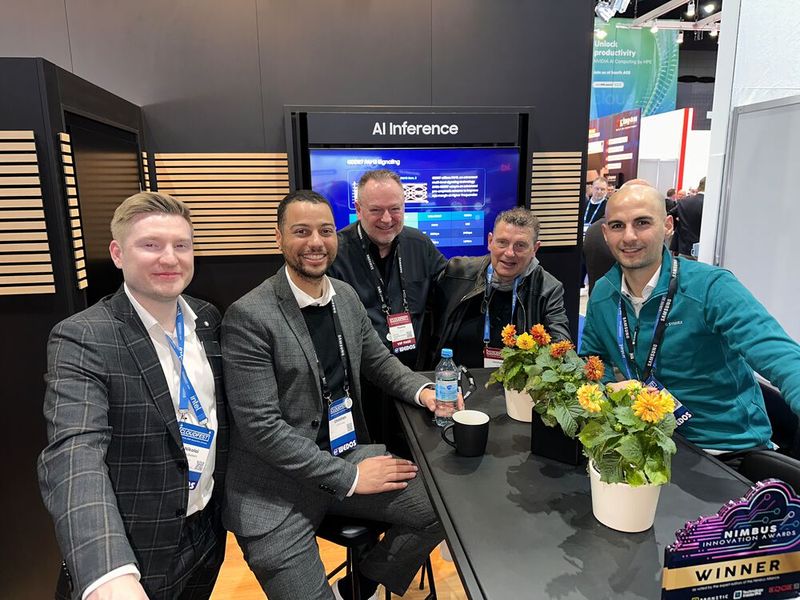 (v. l.) Nikolai Laubstein (TD Synnex), Christian Ostrowski und Thomas Arenz (Samsung), Michael Zahn und Adem Gürbüz (TD Synnex). (Bild: Vogel IT-Medien GmbH)