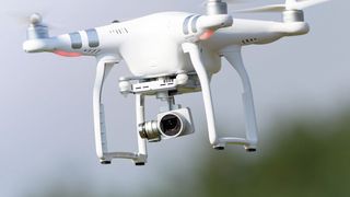 Wer Drohnen für Marketingmaßnahmen nutzt, sollte die gesetzlichen Vorschriften genau beachten. (Bild: © tostphoto - stock.adobe.com)