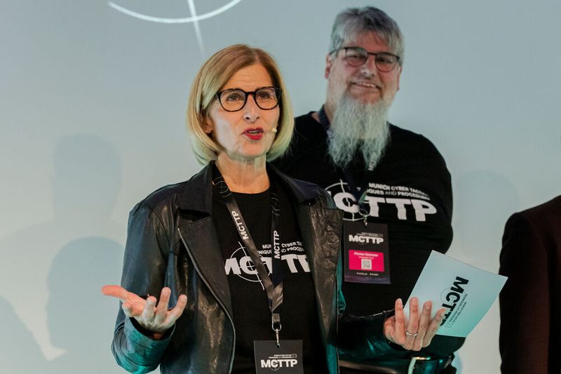 Daniela Schilling, Director Vogel IT-Akademie, begrüßte gemeinsam mit dem Programmkomitee, bestehend aus … (Bild: Vogel IT-Akademie)