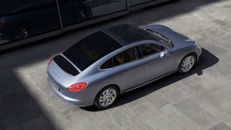 Über den Köpfen der Passagiere spannt sich beim Topmodel ein XXL-Panoramadach aus Glas, das von der A-Säule bis hinter die C-Säule reicht. (Bild: GWM)