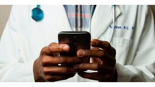 Mithilfe von Digitalisierungsmaßnahmen, beispielsweise über das Smartphone, könnte die medizinische Versorgung in den ländlichen Regionen verbessert werden. (Bild: gemeinfrei)