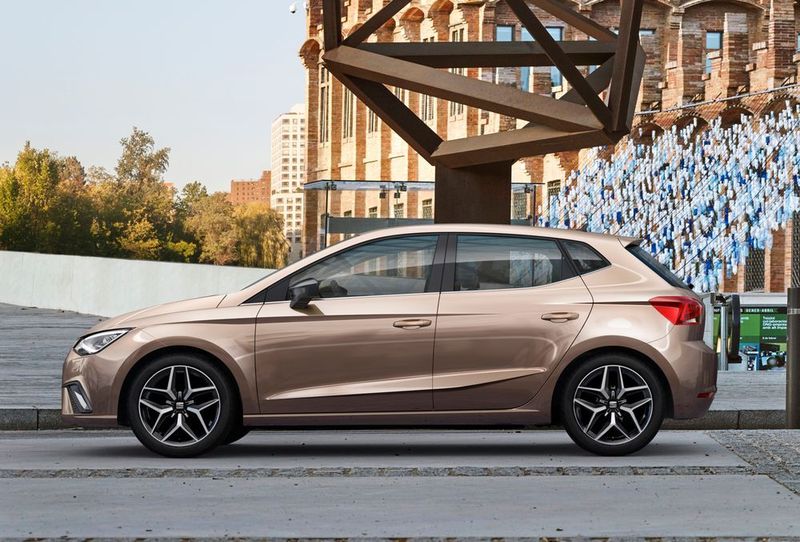 Der Innenraum hat neue Maße bekommen: Er ist 87 Millimeter breiter, dafür aber 2 Millimeter kürzer und 1 Millimeter niedriger. (Seat)