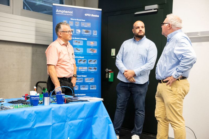 Begleitende Tischausstellung: Unternehmen haben hre Neuheiten, Innovationen und praxisnahe Lösungen für die Herausforderungen der Automatisierung und Digitalisierung in der Industrie präsentiert (Bild: Thomas Entzeroth)