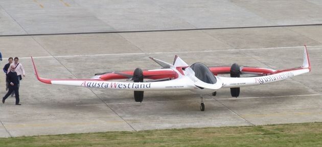 Auf der Ausschnittvergrößerung des bislang einzigen Fotos von Project Zero sind die Ring-förmigen Verbindungen zwischen Trangflächen und Rumpf gut zu erkennen. (AgustaWestland)