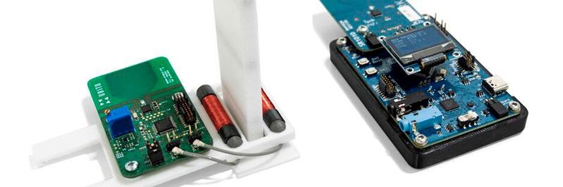 Links die beiden Wiegand Harvester und die Sende-Platine mit Mikrocontroller, Temperatursensor und UWB-Sendemodul. Rechts die Empfängerstation, welche die Daten per Funk einsammelt.(Bild:  Ubito)