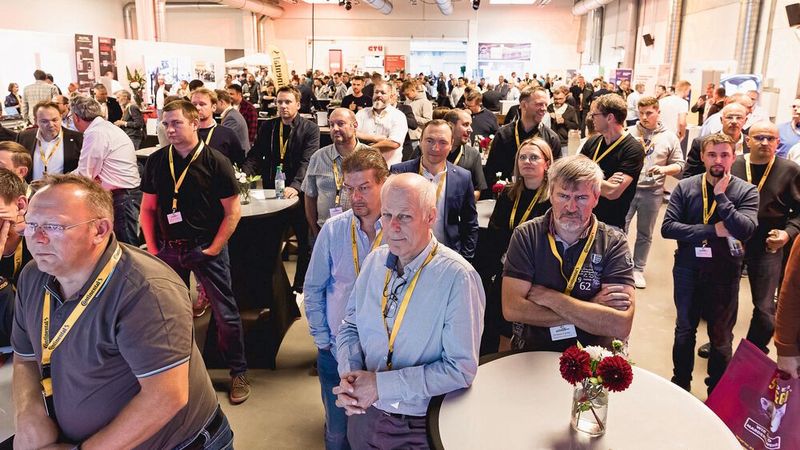 Kam richtig gut an: Die erstmals in diesem Jahr gezeigte „Live-Werkstatt“. In den Vortragspausen sorgte sie für Abwechslung und eingängige Informationen. (Bild: Stefan Bausewein)