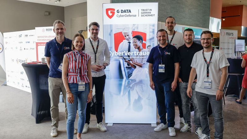 G Data und Nordanex kooperieren für mehr Cybersicherheit im Channel: (v. l.) Christian Weiss (Nordanex), Ann-Christin Wittkopf und Nikolas Schran (beide G Data), Dominik Becker (Nordanex) mit Konrad Wroblewski, Andy Felbinger und Tobias Komm (alle G Data)(Bild:  Nordanex Systemverbund)