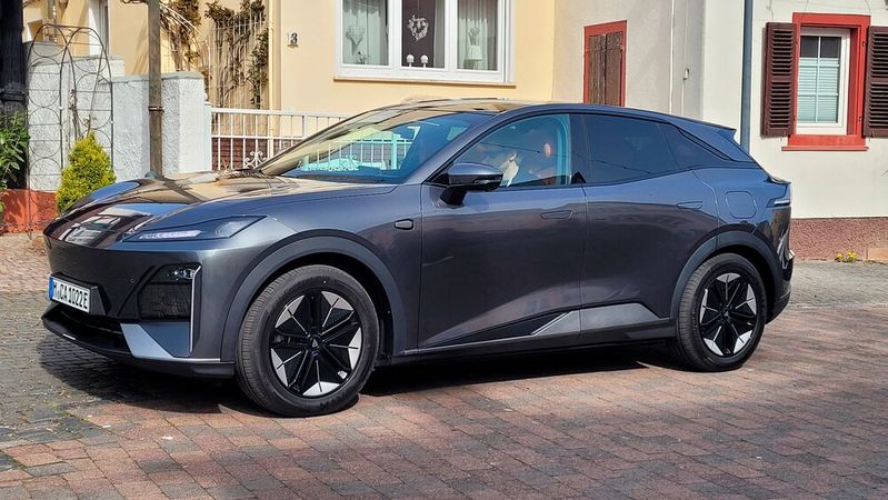 Mit dem Deepal S07 wagt sich der Changan-Konzern aus China ab Mai nach Europa.(Bild:  Wehner - VCG)