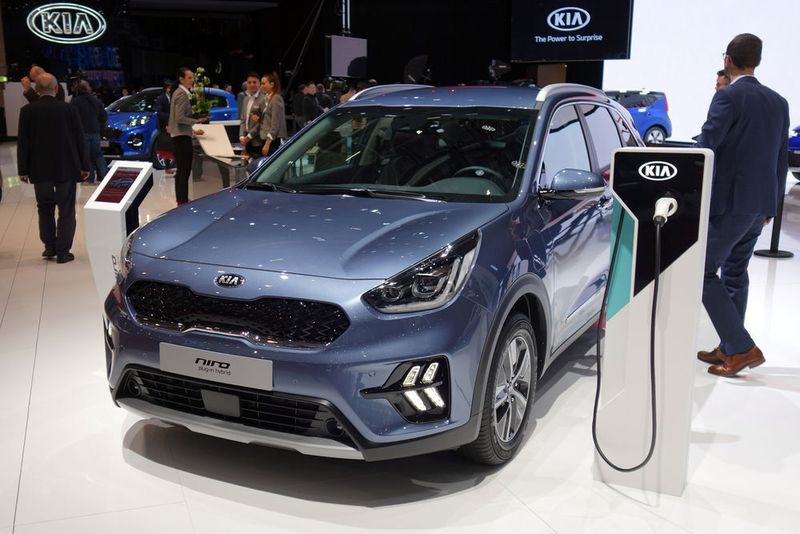 … und den Niro Plug-in-Hybrid. (Wehner/»kfz-betrieb«)