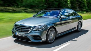 Die S-Klasse gilt seit jeher als die Krone der automobilen Schöpfung. Das Design, ähnlich wie bei der C-Klasse, ist in jeder Beziehung eher unauffällig. (Daimler)