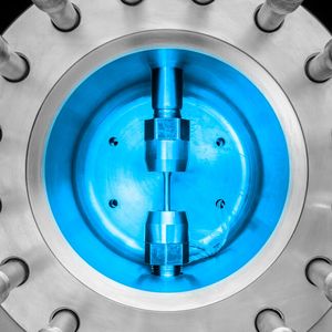 Auf dem zweiten Platz landete die Materialprüfungsanstalt (MPA) der Universität Stuttgart mit einem Kraftmesssensor, der bei Materialprüfungen unter Wasserstoffatmosphäre äußerst präzise Werkstoffkennwerte liefert. (Bild:  Materialprüfungsanstalt (MPA) der Universität Stuttgart)