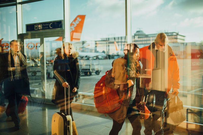 Tipp 3: Natürlich möchte man so schnell wie möglich in den Urlaub. Doch direkt vom Schreibtisch los zum Flughafen sorgt für mehr Stress als Erholung. Besser einen zusätzlichen Tag zum Planen und Packen freinehmen und entspannt losfahren. Gleiches gilt übrigens auch für die Rückkehr: Besser ein bis zwei zusätzliche Tage freinehmen, um wieder im Alltag anzukommen. So hat man länger was von der Erholung.  (gemeinfrei)