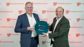 Tom Trill, CEO von Qualinx, und Dr. Manfred Horstmann, Senior Vice President und General Manager bei GlobalFoundries (Bild: Globalfoundries)