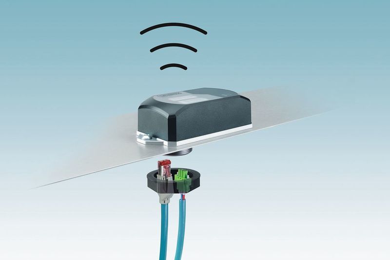 Bild 5: Aufgrund der Einlochmontage lässt sich das WLAN 1100 einfach und schnell direkt auf Maschinen, mobilen Fahrzeugen oder Schaltschränken anbringen. (Phoenix Contact)