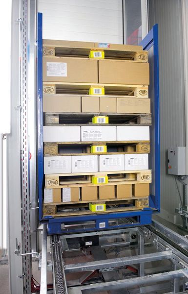 Beispiel Multi-Order-Picking: Sogenannte Sandwich-Paletten werden im Tiefkühllager mittels der COM vollautomatisch kommissioniert und anschließend mechanisiert verdichtet. (Bild: Witron)