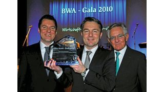 V.l.n.r.: Oliver, Alexander und Vater Dieter Dörmann (Geschäftsführer der Raster-Zeulenroda Werkzeugmaschinen GmbH) bei der Entgegennahme des Lothar-Späth-Preises. Bild: Raster-Zeulenroda (Archiv: Vogel Business Media)