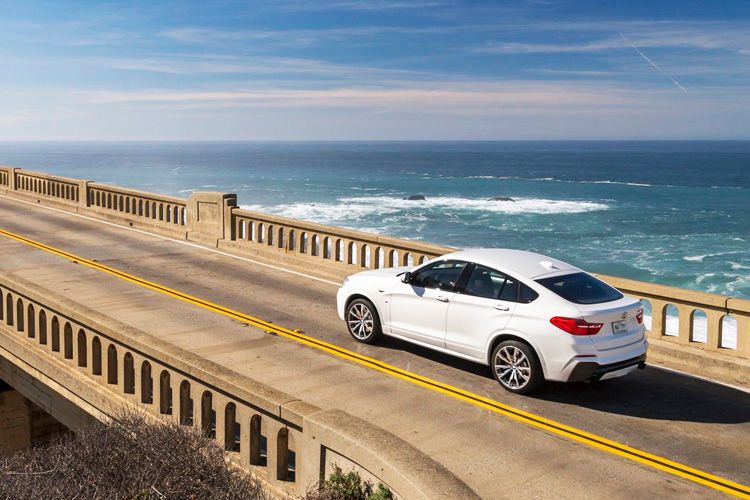 Im Sinne gesteigerter Fahrdynamik wurde der serienmäßige Allradantrieb etwas heckbetonter ausgelegt. (Foto: BMW)