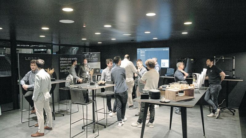 Die Veranstaltung in der Vaudoise Arena brachte ein breites Fachpublikum aus diversen Industriesektoren zusammen, um sich über aktuelle Herausforderungen und Innovationen der industriellen Bildverarbeitung auszutauschen. (Bild:L.E.S.S.)