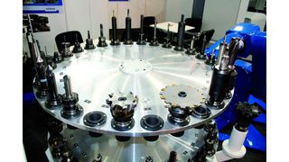 Bild 1: Modular aufgebautes, externes Werkzeugmagazin mit 60 Plätzen für SK-40-Werkzeuge; das maximale Gewicht eines Werkzeugs beträgt 12 kg, die Werkzeuglänge ist beliebig. (Archiv: Vogel Business Media)