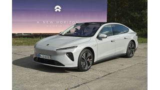 Bei der Deutschland-Premiere in Berlin präsentierte Gründer und CEO William Li die Limousine ET 7 dem Fachpublikum. Sie kann ab sofort bestellt werden.  (Bild: Nio)