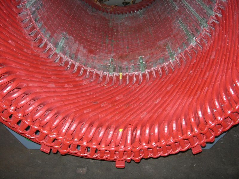 Auch im eingebauten Zustand bei ausgefahrenem Läufer kann vor Ort eine Neuverkeilung durchgeführt werden (gelbe Markierung), um den Motor wieder fit für die Zukunft zu machen. (Bild: Vogelsang Elektromotoren)