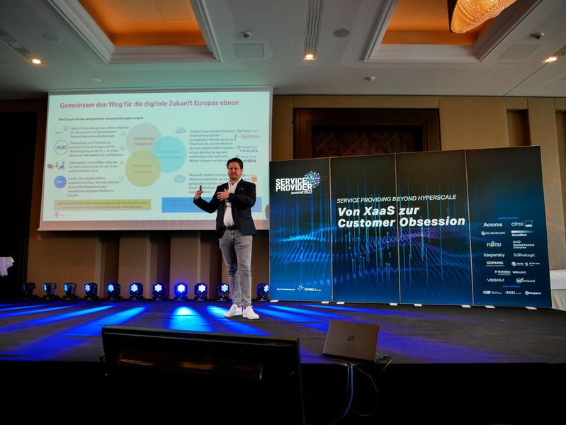 Innovation und Datensouveränität aus Sicht der T-Systems lautete der Titel der Keynote von Fabian Klose (T-Systems), in der er die Erkenntnisse und Learnings vorstellte. (Bild: Vogel IT-Medien GmbH)