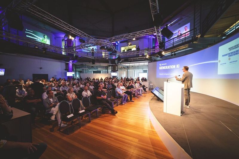 Christoph Wichmann gab Einblicke in die Enreach-Contact-Roadmap. (Bild: JANNIS FRITSCH)