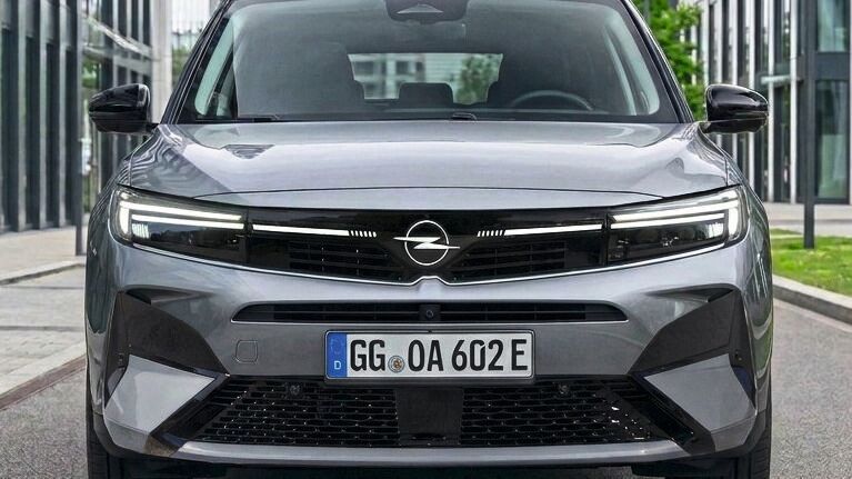 So stellt sich die Google-KI die erste Gemeinschaftsentwicklung zwischen Leapmotor und Opel vor.(Bild:  Gemini / KI-generiert)