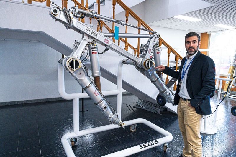 Among other things, landing gear legs are manufactured on the WFL machines. (Image:WFL)