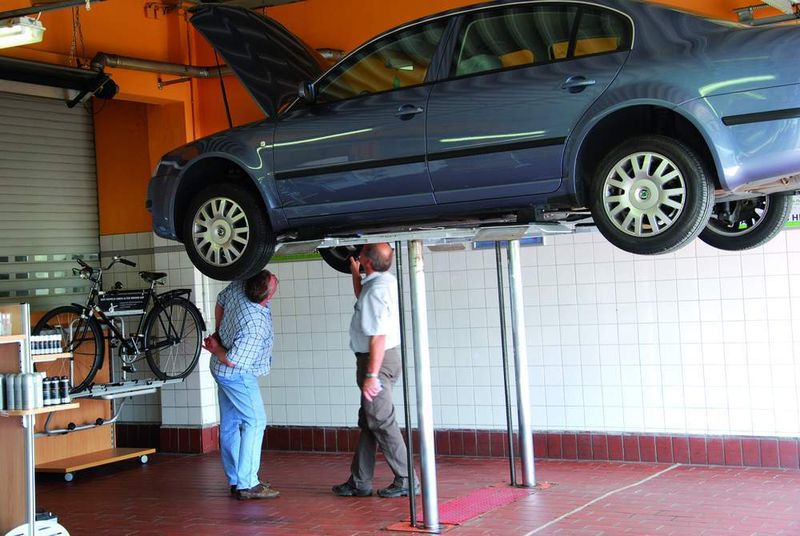 Die Dialogannahme ist ein fester Bestandteil der Auftragsannahme im Dessauer Autohaus Heise. Das lastet die Werkstatt aus. (Archiv: Vogel Business Media)