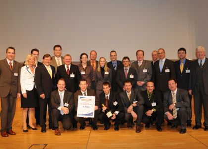 Was für eine Bühnenpräsenz: die Bronzemedaillengewinner der Mercedes-Benz Niederlassung Fulda. So bricht sich wahres Teamwork Bahn. (Archiv: Vogel Business Media)