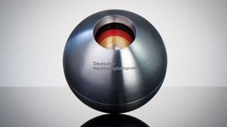 19. Deutscher Nachhaltigkeitspreis 2026: Der begehrte Award für die Sieger.
 (Bild: Frank Fendler)