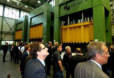 Der Blick nach oben – da gibt es was zu sehen, denn die neue Presse ist ziemlich hoch. (Archiv: Vogel Business Media)