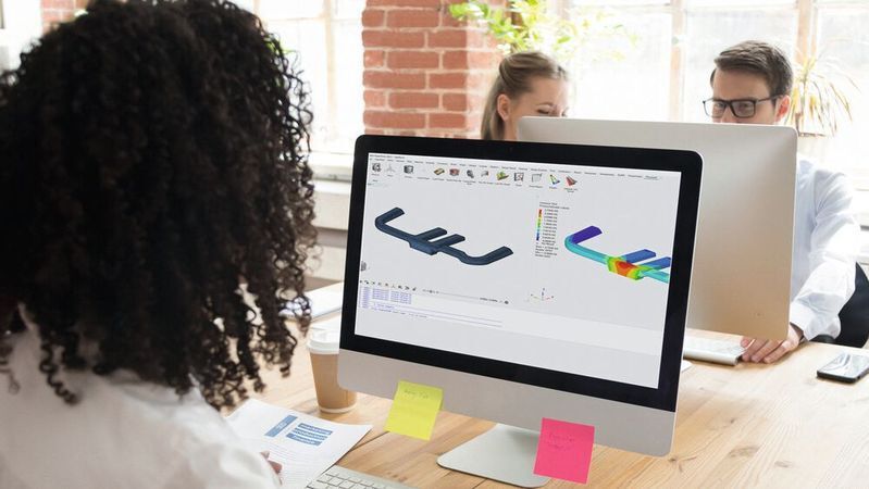 In der Produktentwicklung spielen Simulation und Berechnung zentrale Rollen, um die Effizienz und Effektivität des Entwicklungsprozesses zu steigern.  (Bild: Altair - 2018 fizkes/Shutterstock)