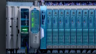 Der Motus C14 spart Platz im Schaltschrank: 75 % gegenüber herkömmlichen Wendestartern. (Wöhner)