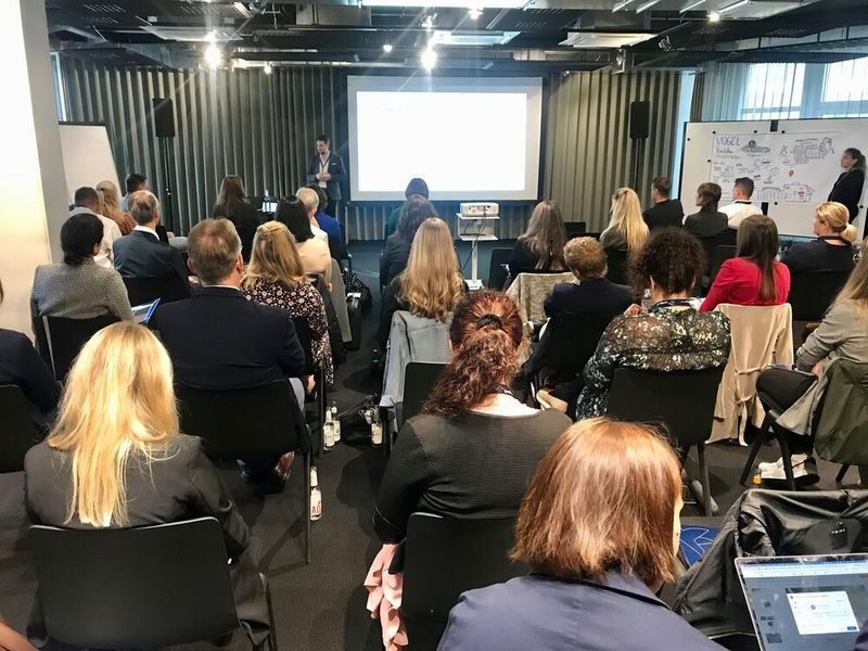 „Wir arbeiten im B2B zwar mit komplexen Strukturen, kommunizieren aber dennoch mit Menschen,“ so Jonas Binder, Senior Consultant Vogel Corporate Solutions.  (Vogel Communications Group GmbH & Co. KG)