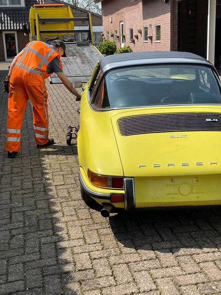 The Porsche 911 from Cologne has been found and is being prepared for return transport. (Image:Gerrit Walgemoet)