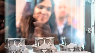 Vom 15. bis 18 November 2022 öffnet die Fachmesse für Additive Fertigung, die Formnext, wieder ihre Tore. Hier erfahren Sie, was dort zu erleben ist, wenn (nicht nur) nahmhafte Unternehmen ihre tollen Ideen, Innovationen und Expertisen im 3D-Druck präsentieren. (Bild: Mesago / M. Kutt)