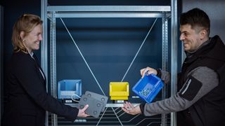 Im Wuppertaler Showroom „eFabrik“ können sich Interessierte von der Technik der automatischen Inventur, bestehend aus Sensorik, Funk und Online-Software, überzeugen. (EDE/Jakob Studnar)