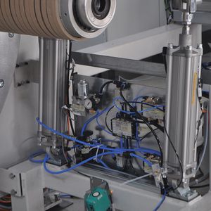 Der Unterbau des jüngsten Wendewicklers von Sander ist der Haupteinsatzort der Aventics-Pneumatik. Anlege- und Schneidprozess werden massgeblich beeinflusst von der Genauigkeit der Tänzerregelung.