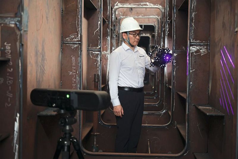 Hyperscan SR kommt ohne Kabel und aufwendige Einrichtung aus und ermöglicht Messungen mit minimaler Vorbereitung – auch in schwer zugänglichen Bereichen und dort, wo die Stromversorgung begrenzt ist. (Bild: Hexagon)